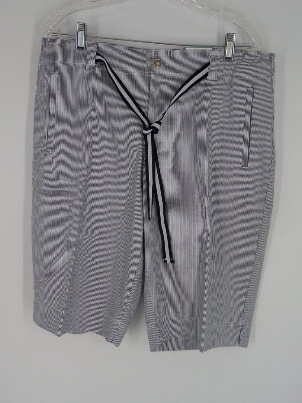 Sag Harbor Woman's Stripe Short Size 16 NWT